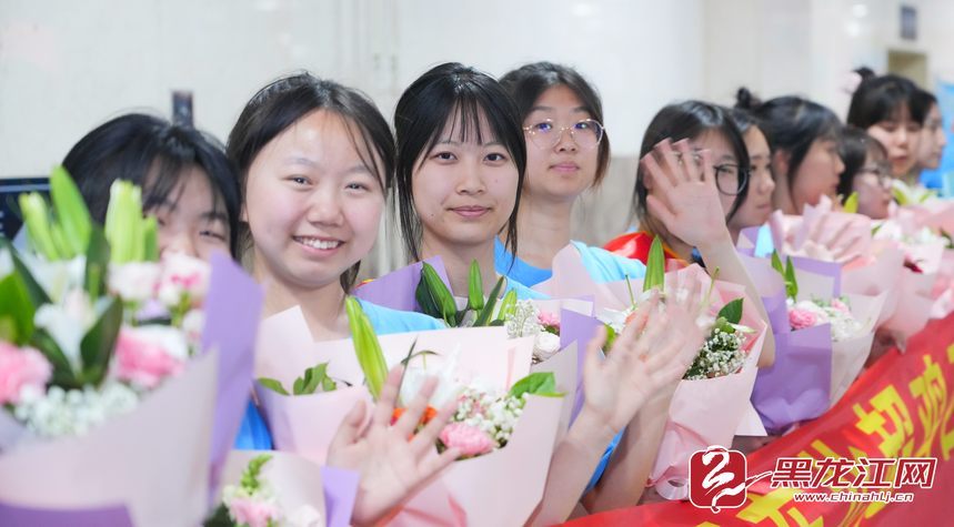 必威体育-斗志不灭 未来可期——百名球迷鸡西欢迎“远征队”